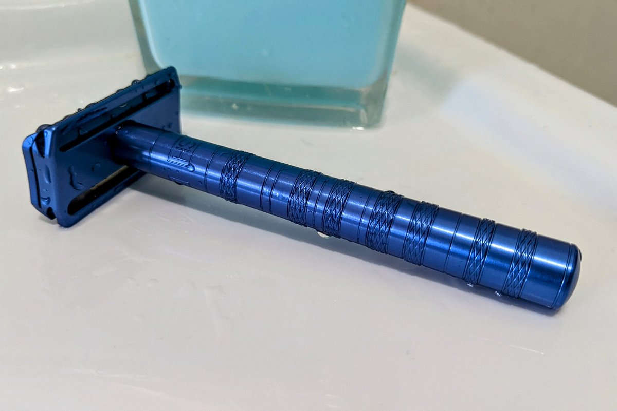 shaeffersea's tweet photo. My @HensonShaving razor just showed up today. Took some beauty shots https://t.co/CrFyi04fvV