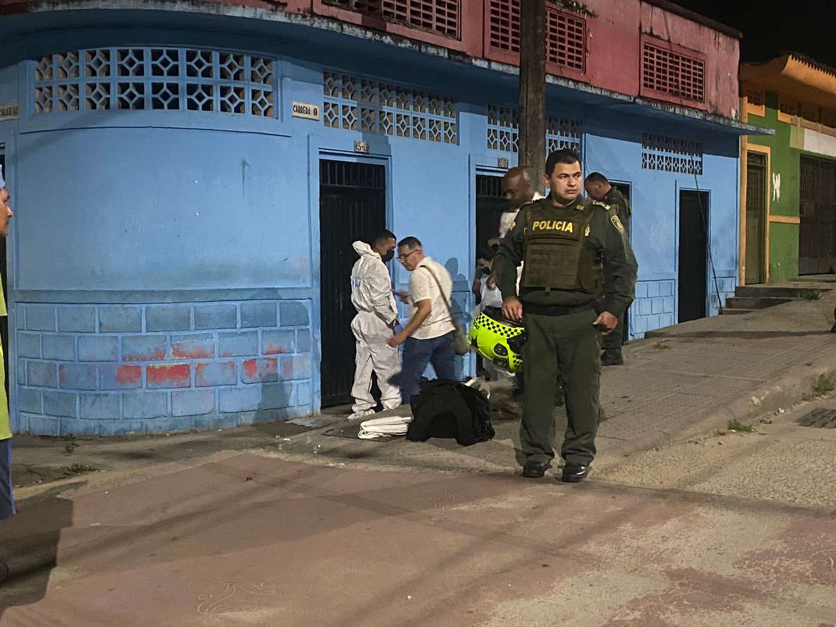 CentroNotici's tweet photo. Última Hora En Centro Noticias Huila:  Hace pocos minutos un hombre aún sin identificar fue asesinado a tiros en el barrio La Caraguaja norte de Campoalegre,  junto al cadáver fue dejado un mensaje firmado. https://t.co/Y7RHvSFOeZ