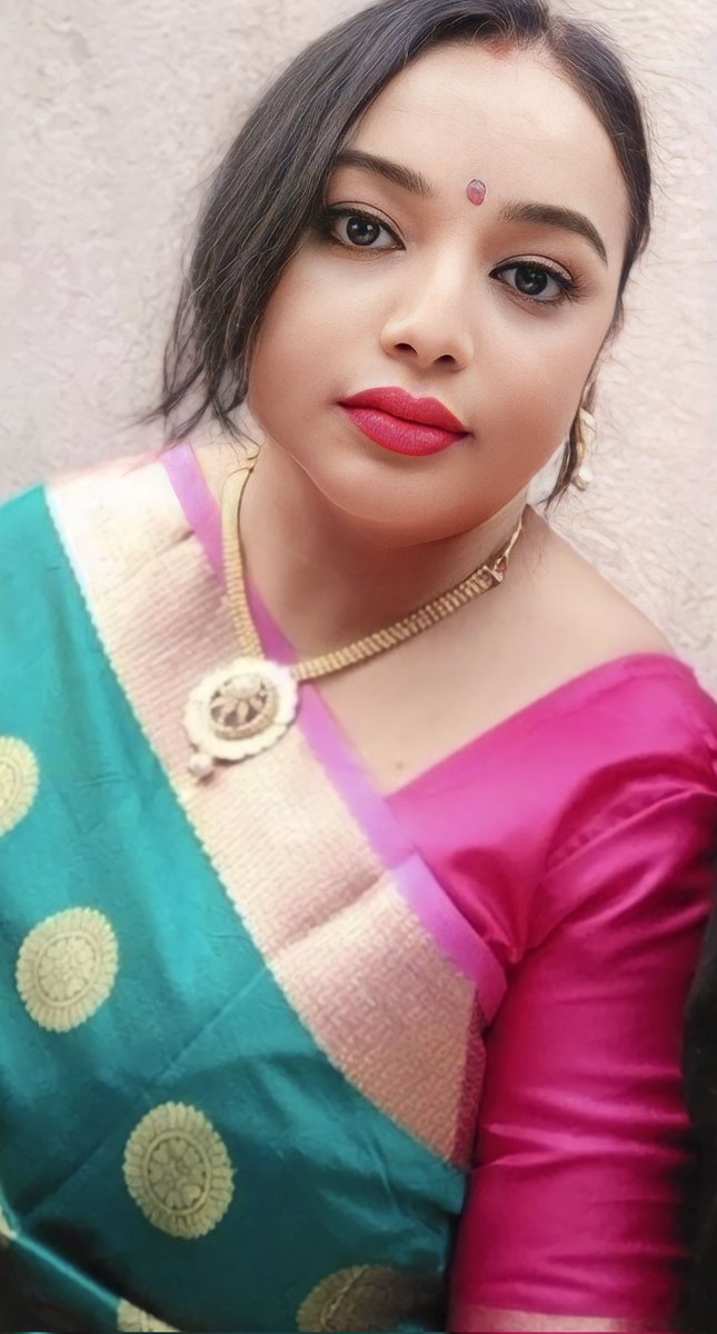 Let the beauty of your
soul touch the world gently.😊💞

#sareedraping 
#sareelove