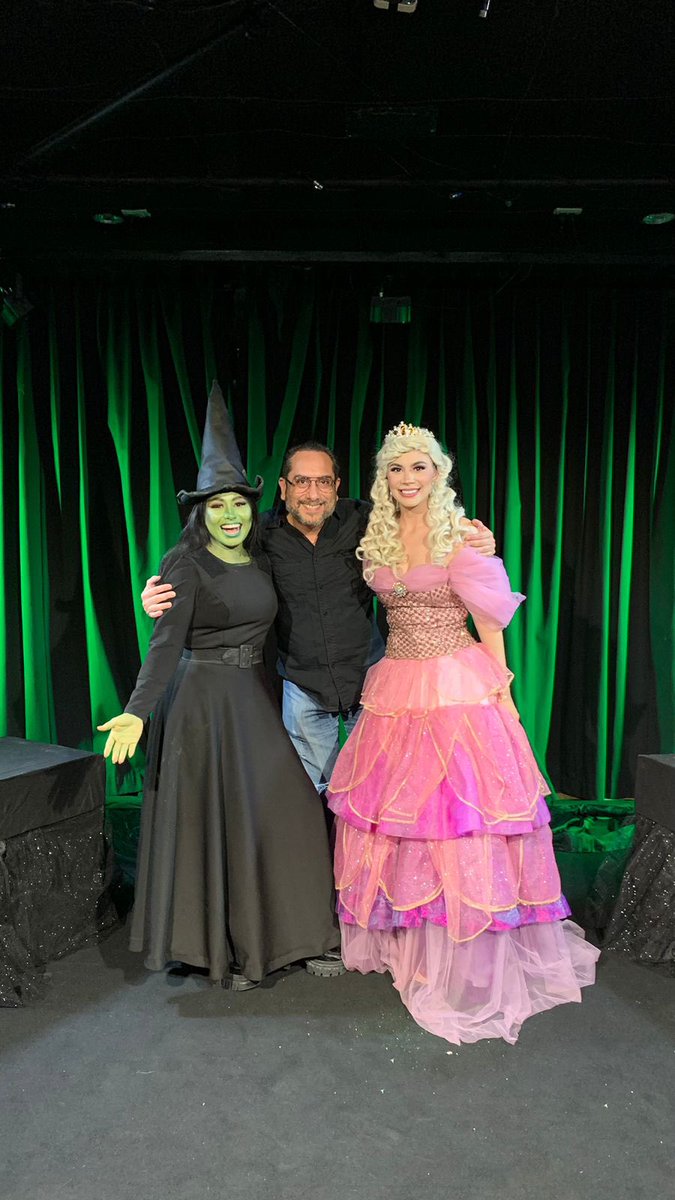 ecu385's tweet photo. #BroadwayBites #Wicked un repaso de #ElMagoDeOz contada de una manera diferente para adentrarse en la vida de #Elphaba #LaMalvadaBrujaDelOeste… amé verte actuar 🎭 https://t.co/5kuRl8jpc5