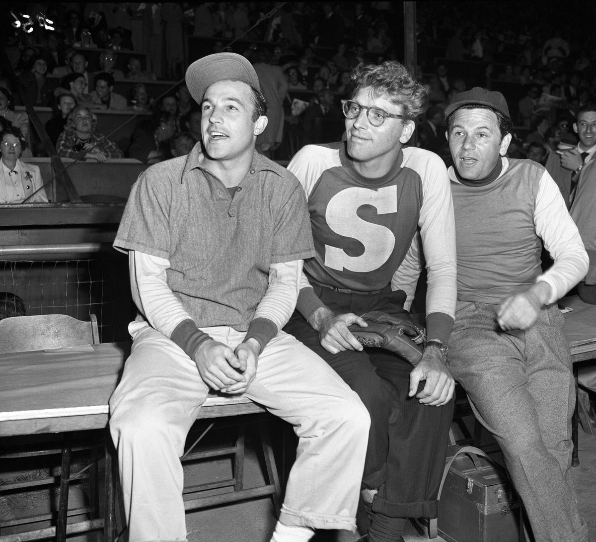 TheOldHollywood's tweet photo. Gene Kelly, Burt Lancaster and John Garfield at a charity softball match, 1948 https://t.co/0jaQy3XdRY