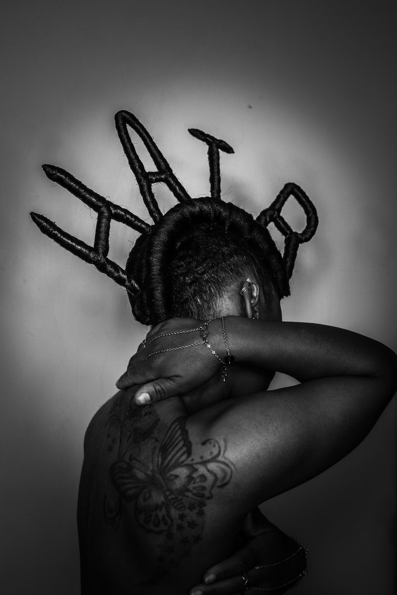 MuKabile's tweet photo. BLACK SEQUENCE 
HAIR 

« HAIR est la source profonde de notre identité et de notre individualité. Tel un fil d'Ariane, il nous guide à travers les dédales de notre histoire.

®️Un projet perso 
©️Murielle Kabile Designer Hair Couture https://t.co/mR2EV2Yxqk