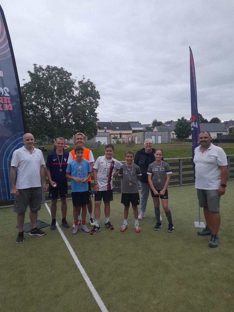 DavidJulien53's tweet photo. Tournoi du CityStade à @MERAL_France , une belle journée sportive et conviviale comme on les aime pr lancer le compte à rebours à 1 an des jeux de @Paris2024
👏aux 6 équipes qui ont participé à ce 1er tournoi gagné par l'équipe de la Graisse 😉
J-365 🔵🟡⚫️🟢🔴
#TerreDeJeux2024 https://t.co/DYLc6XMnaC