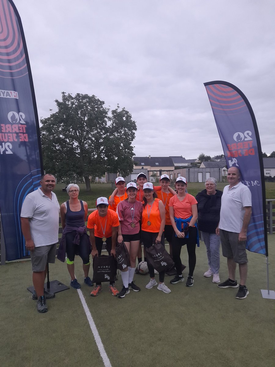 Tournoi du CityStade à <a href="/MERAL_France/">Commune de MÉRAL 🇫🇷</a> , une belle journée sportive et conviviale comme on les aime pr lancer le compte à rebours à 1 an des jeux de <a href="/Paris2024/">Paris 2024</a>
👏aux 6 équipes qui ont participé à ce 1er tournoi gagné par l'équipe de la Graisse 😉
J-365 🔵🟡⚫️🟢🔴
#TerreDeJeux2024