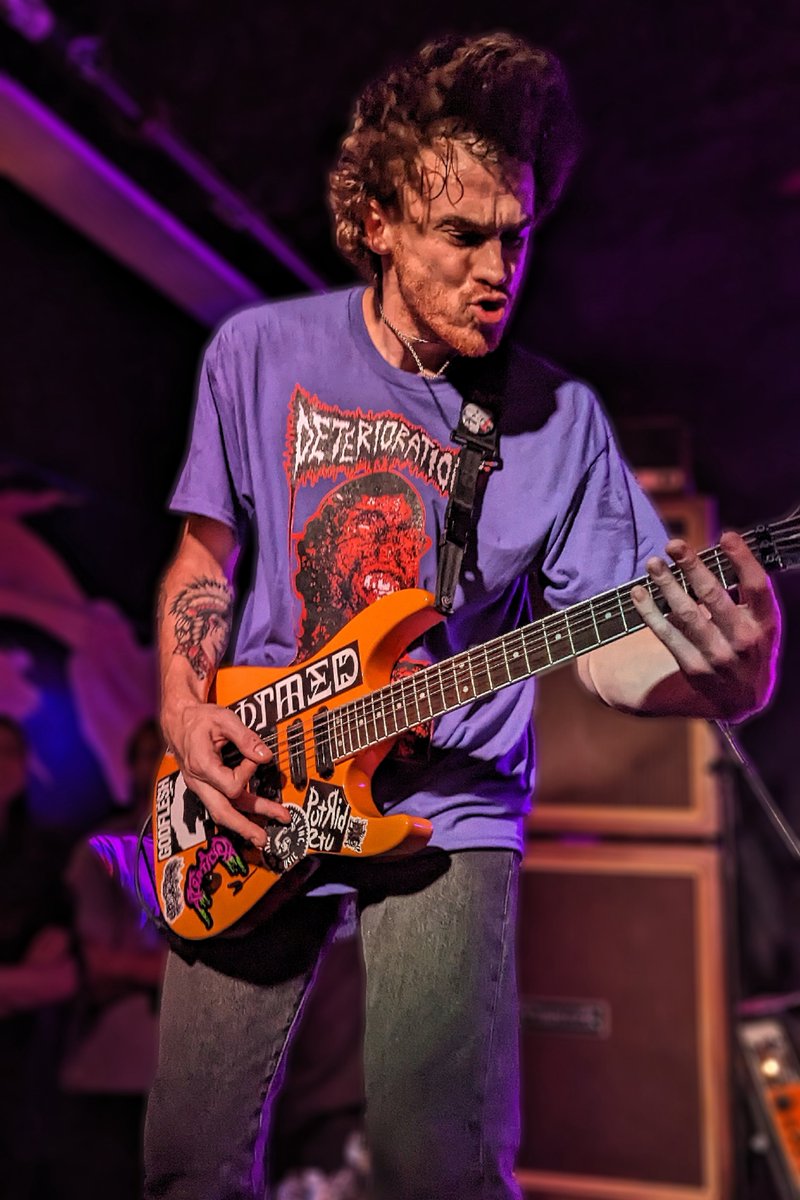 SHÜTTERFØXXi tweet media