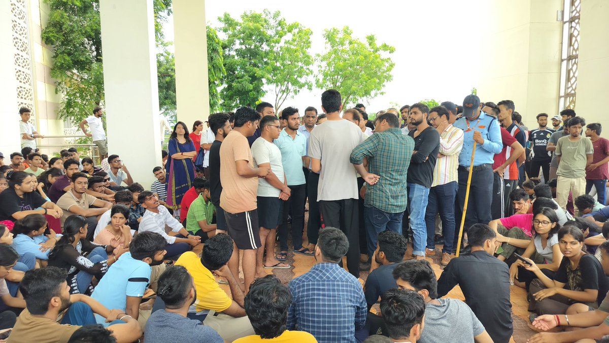 amanverma_98's tweet photo. CURAJ administration, Stop the threats against Students.
#curaj_suicide #soscuraj #savecuraj @PMOIndia @narendramodi @ndtv @rashtrapatibhvn @ravishndtv @RajCMO @ugc_india https://t.co/Q2cbC3SBHn