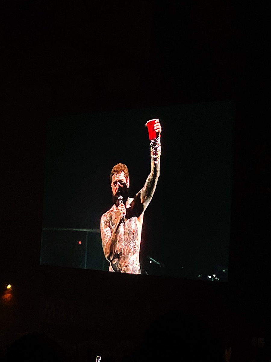 brooklynmxller's tweet photo. I sang &amp; danced like i was the only person in the audience. Words can’t express my gratitude. This was absolutely perfect. I love you so much 🫶🏼 thank u @PostMalone https://t.co/e1wkjtHFvb