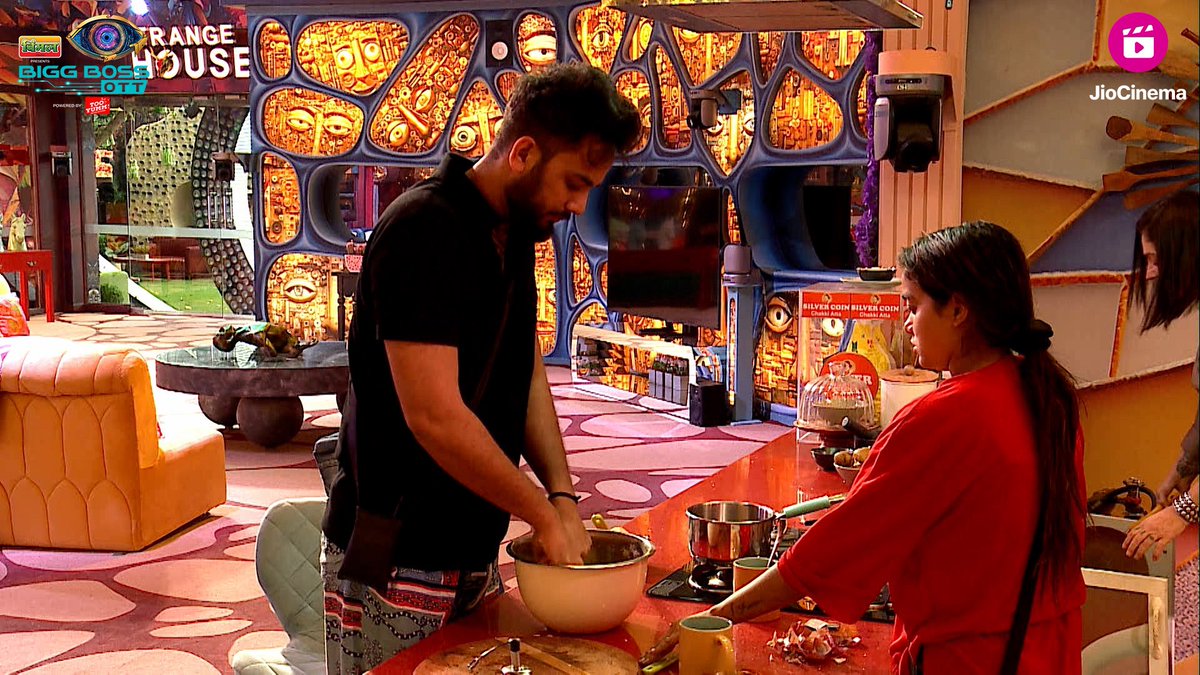 HotstarReality's tweet photo. Is Manisha bringing out the 'pati' material in Elvish?😝🤌🏻

Watch #BBOTT2 24 hours live feed on #JioCinema for free!

https://t.co/Nfmj7B7MFL

#BBOTT2onJioCinema #BiggBossOTT2 #ManishaRani #ElvishYadav https://t.co/5CU1Arrrxs
