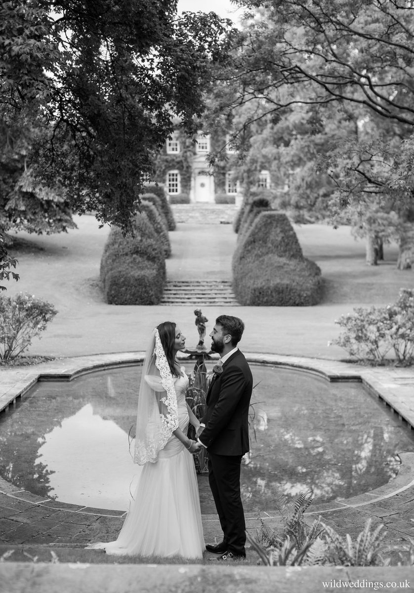 oasisevents's tweet photo. WEDDINGS A warm welcome to a 3-day wedding weekend of dreams ✨ Memory lane... served up with sunshine and a whole lot of party spirit after dinner 🪩with📸 @Wild_Weddings  #cotswoldwedding #cotswoldvenue #cotswoldeventplanner #bespokeevents #cotswolds #cotswoldevents https://t.co/cbYxvJH21Y