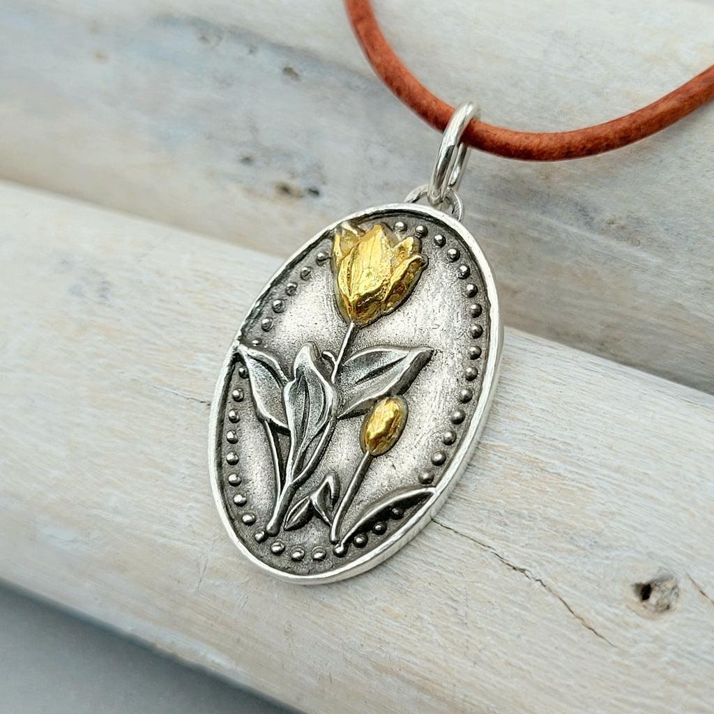 animoART's tweet image. Kettenanhänger "Tulpen-Duo" recyceltes Silber, handgefertigt 
Ketteanhänger "Tulpen-Duo"
"Blumen sind das Lächeln der Erde."
 
Handgefertigt aus recyceltem 925er Silber mit 24Karat Teil-Vergoldung

«« DETAILS »»
- detaillierter Ketten-Anhänger
- Motiv: "Tulpen-Duo"
- T...