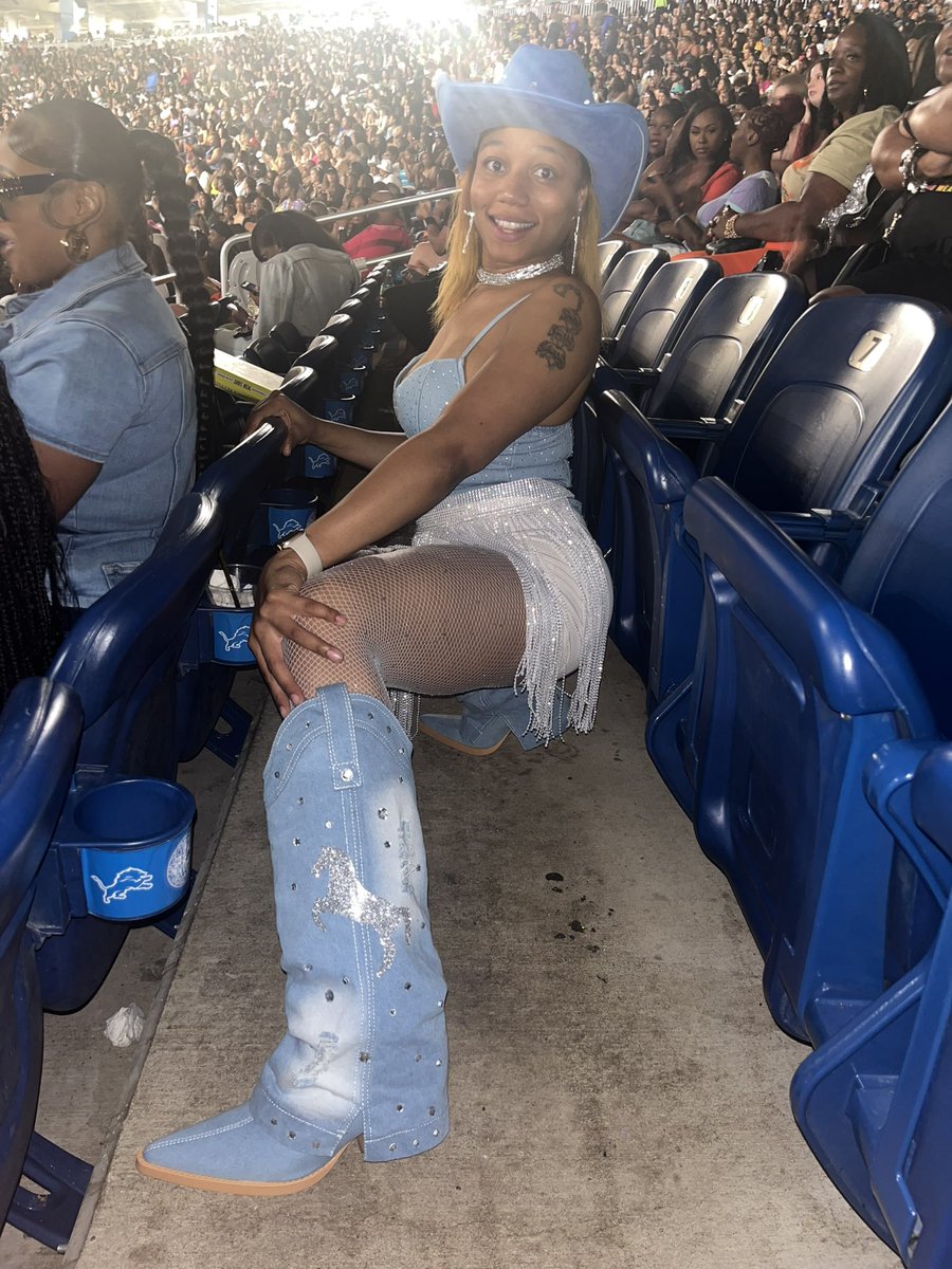 Badd_RedBoneeee's tweet photo. My baby sis first @Beyonce concert. &amp; Bey did not disappoint! We had so much fun! Knew every damn word too! Lol I wish our section was more turnt cause we was having our own concert up there! A time was had baby! ✨ #RENAISANCEWorldTour #renaissanceDetroit #RenaissanceTour https://t.co/9SGzm0h3vQ