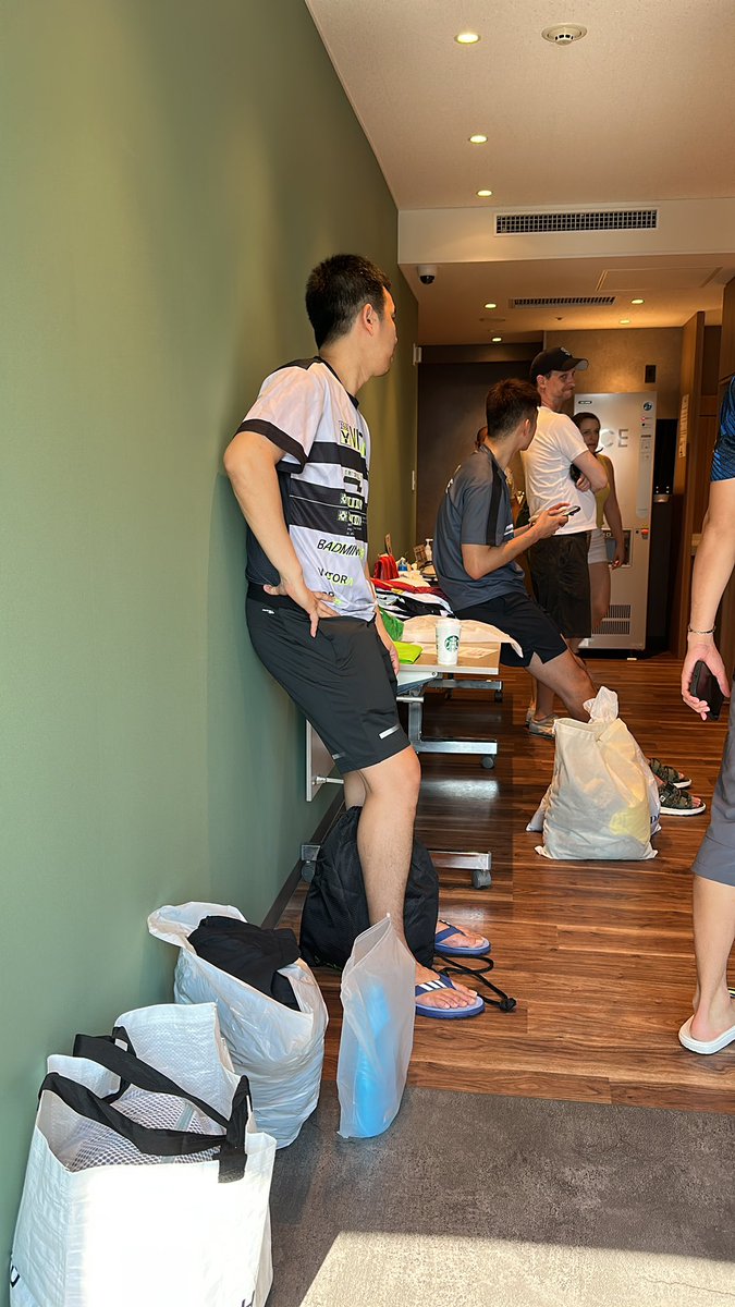 Di bangunin tidur siang ngajak londri biar ga jaga kondisi nih bestie..🧐🧐🧐😀