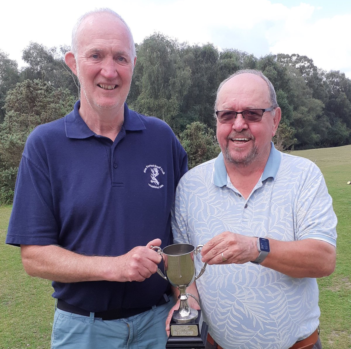 Seniors Section.                           Ken Scott ably supported his partner John Pickering to win the pairs aggregate cup with 81 pts. John scored 45 of them!