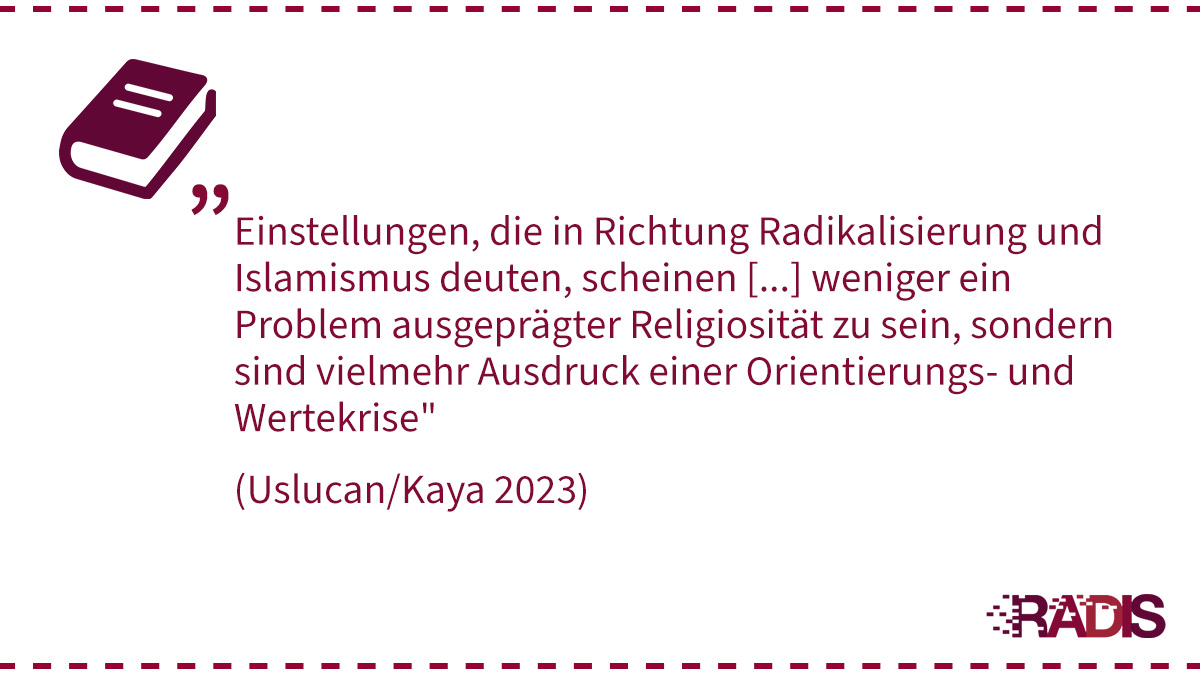 Verstärken #Diskriminierung und #Ausgrenzung die Radikalisierung von jungen Muslim:innen? Zu dieser hochaktuellen Frage forschen mehrere #RADIS-Projekte. Erste Erkenntnisse dazu aus dem <a href="/ProjektRira/">RIRA-Projekt</a> gibt es hier: hikma-online.com/ausgaben/aktue…