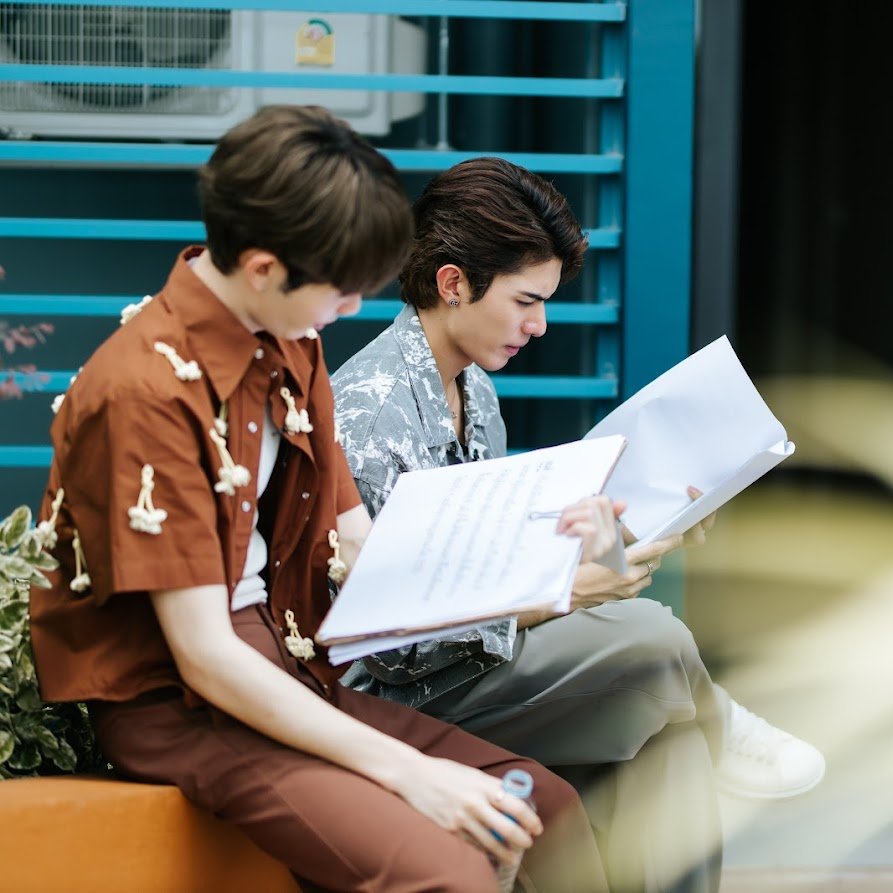 SansiriPLC's tweet photo. ตั้งใจทำงานกันขนาดนี้ ต้องชวน #เน็ตเจมส์ มาอีกแล้วป��าวน๊าาา 🥰
#SansirixNetJames #แสนสิริสุ่มสี่สุ่มห๊า #Sansiri #domunditv #netsiraphop #JamesSu #NetJames https://t.co/YkBq26Fclh