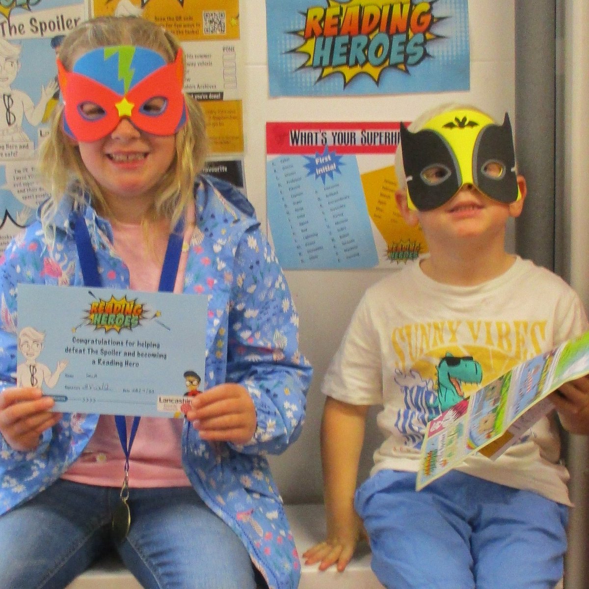 LancsLibraries's tweet image. A big well done to our newest Reading Hero at #LongtonLibrary 
Isla with her brother Sebastian who has read 2 books so far!
Become a Reading Hero here lancashire.gov.uk/libraries-and-…

#LancsReadingHeroes #LancsSummerFun