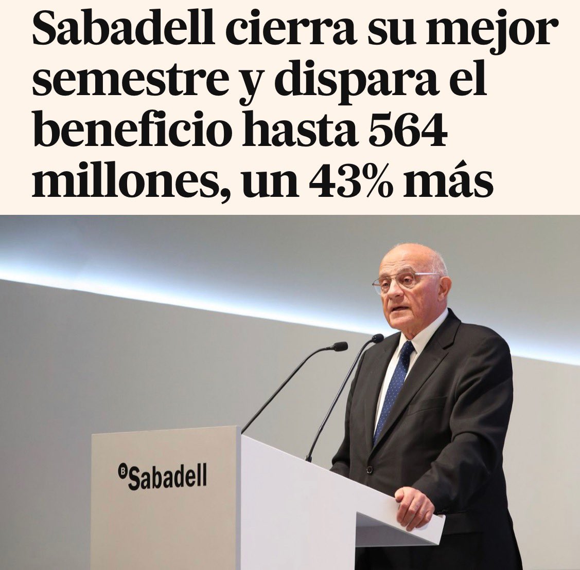 ElPadreDeBrian's tweet photo. Pobre gente, lo que les está haciendo sufrir Perro Sanxe con el impuesto a la banca. Deben estar a punto de cerrar. https://t.co/5yCAefZzol