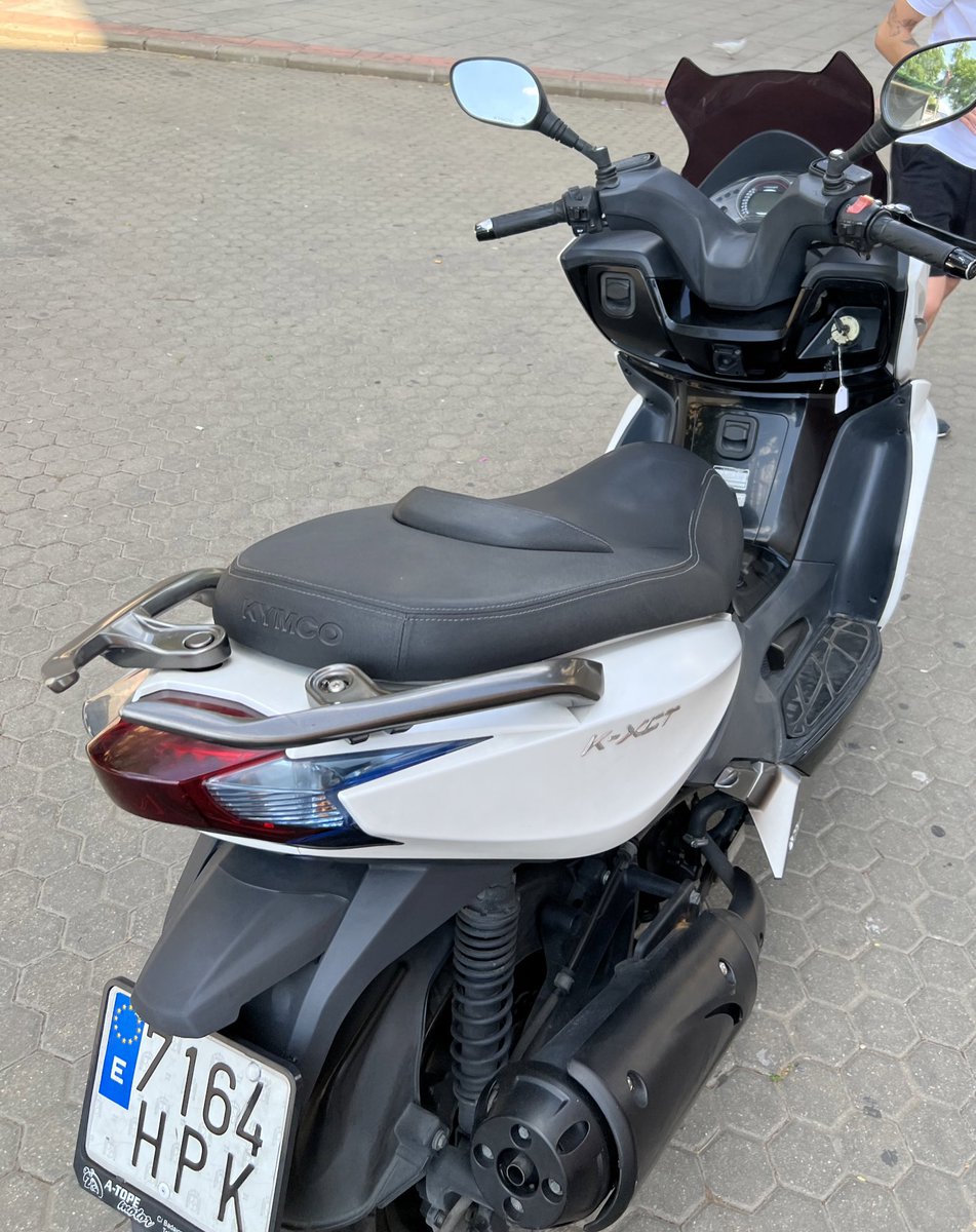 Dany99207's tweet photo. Esta noche me han robado la moto en calle Puerto del Escudo Rochelambert Sevilla. Subo fotos por si alguien la ve. Que contacte conmigo por aquí por favor la necesito para trabajar🙏🏽 https://t.co/wr2YSi3Jn7