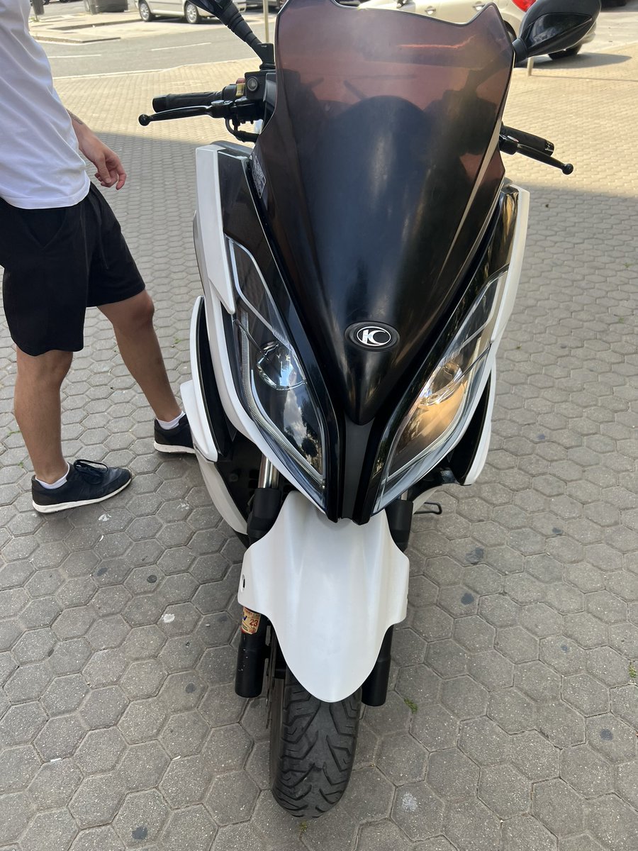 Dany99207's tweet photo. Esta noche me han robado la moto en calle Puerto del Escudo Rochelambert Sevilla. Subo fotos por si alguien la ve. Que contacte conmigo por aquí por favor la necesito para trabajar🙏🏽 https://t.co/wr2YSi3Jn7