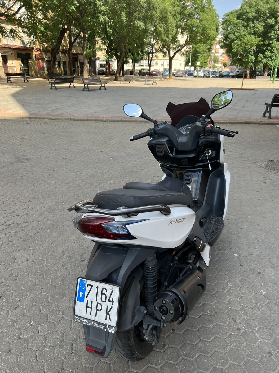 Dany99207's tweet photo. Esta noche me han robado la moto en calle Puerto del Escudo Rochelambert Sevilla. Subo fotos por si alguien la ve. Que contacte conmigo por aquí por favor la necesito para trabajar🙏🏽 https://t.co/wr2YSi3Jn7