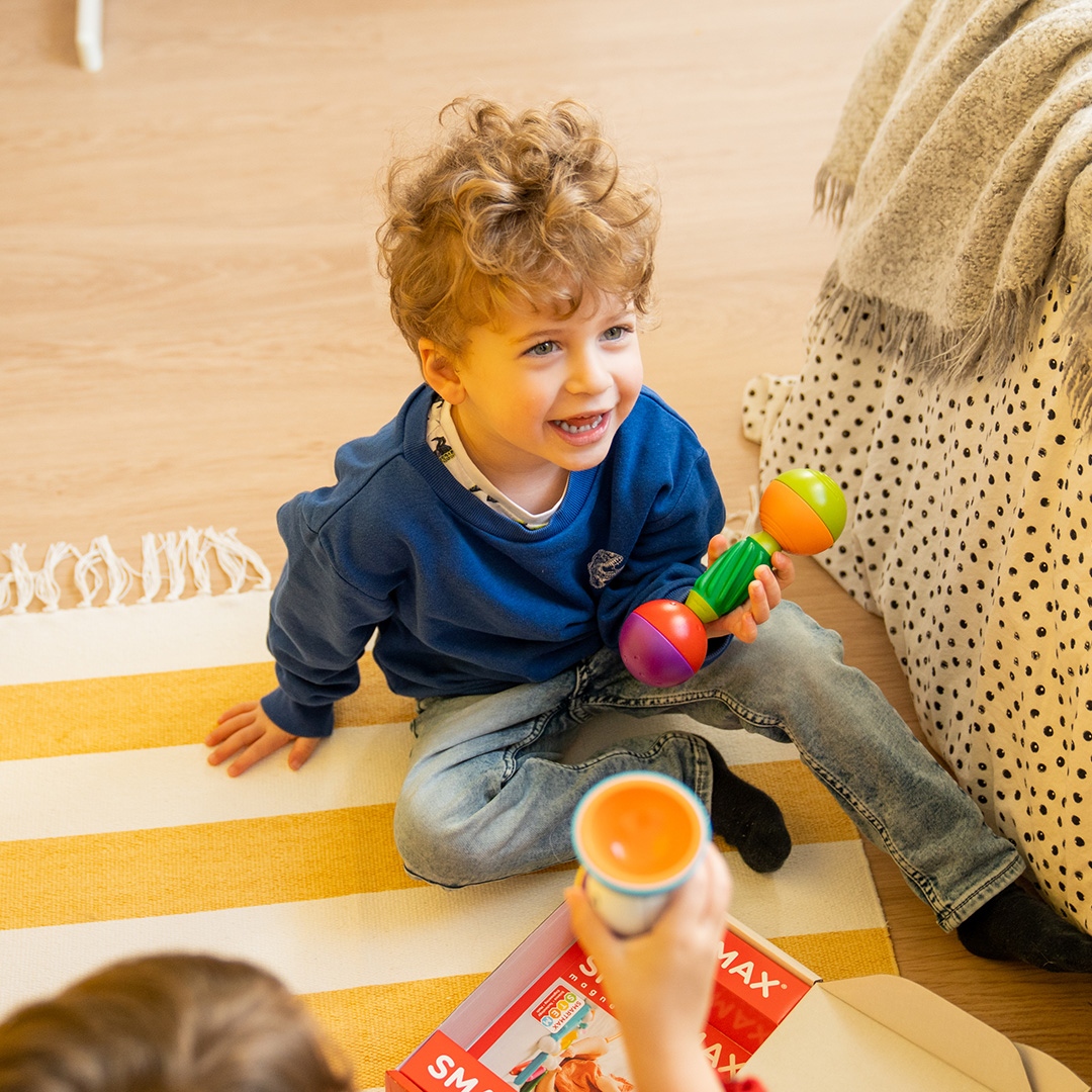 My First Hide &amp; Seek: Discover colours and shapes. A fun set to practice fine motor skills and hand-eye coordination.👌
l8r.it/JBHa
.
.
.
#SmartMax #magnetictoys #toddlertoys #Hide&amp;seek #preschooltoys