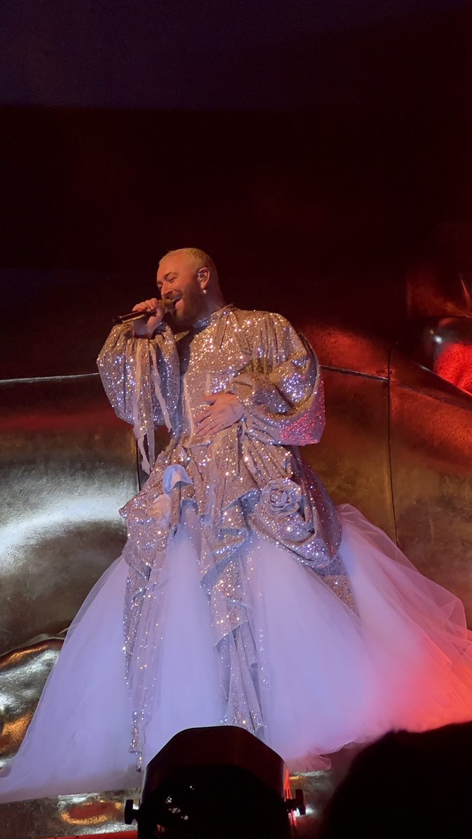 louofmylife28's tweet image. @samsmith was absolutely AMAZING tonight. i want to go to another show now. 🥲🤍