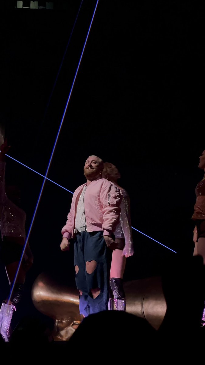 louofmylife28's tweet image. @samsmith was absolutely AMAZING tonight. i want to go to another show now. 🥲🤍