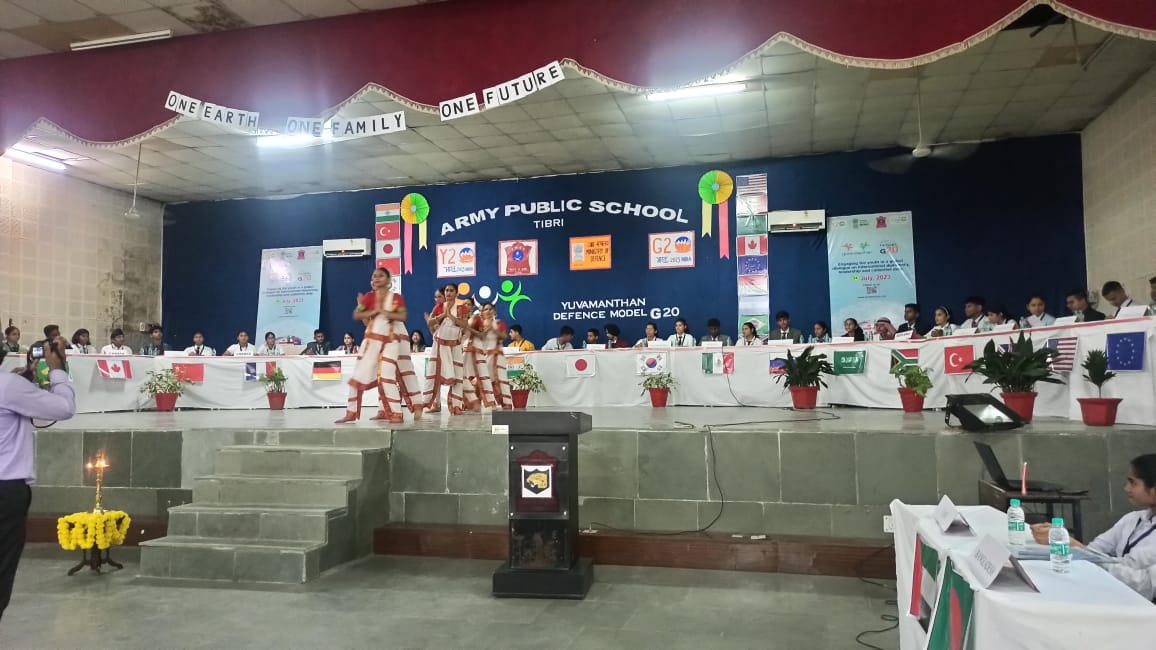 Yuvamanthan_org's tweet photo. #G20 में युवाओं की जन भागीदारी को बढ़ाने के लिए प्रधानमंत्री श्री @narendramodi जी के विज़न को साकार करने के लिए रक्षा राज्य मंत्री श्री @AjaybhattBJP4UK जी के मार्गदर्शन में आर्मी पब्लिक स्कूल, गुरदासपुर में @IndiaY20 और युवामंथन ने मॉडल जी20 समिट का आयोजन किया । #Janbhagidari https://t.co/2M0ddgoAHT