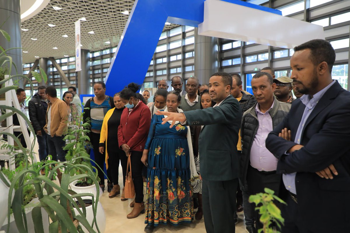 FMoHealth's tweet photo. "ጤናማና የተማረ ትውልድ ለሁለንተናዊ የሀገር እድገት ወሳኝ ነው፤ በጤና ኢግዚቢሽኑ የቀረቡት ስራዎችና ውጤቶችም ይህን የሚያስገነዝቡ ናቸው።" የትምህርት ሚኒስቴር የስራ ሀላፊዎችና ሰራተኞች
#nextgenerationhealth2023
https://t.co/cbWCozlDZc https://t.co/qkfMoQLnNx