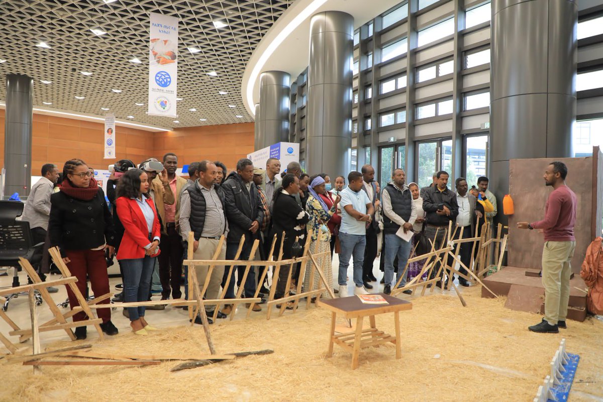 FMoHealth's tweet photo. "ጤናማና የተማረ ትውልድ ለሁለንተናዊ የሀገር እድገት ወሳኝ ነው፤ በጤና ኢግዚቢሽኑ የቀረቡት ስራዎችና ውጤቶችም ይህን የሚያስገነዝቡ ናቸው።" የትምህርት ሚኒስቴር የስራ ሀላፊዎችና ሰራተኞች
#nextgenerationhealth2023
https://t.co/cbWCozlDZc https://t.co/qkfMoQLnNx