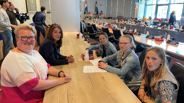 RodiRijswijk's tweet photo. 'Met het installeren van een jeugdraad geven we de jongeren echt een stem bij het opstellen van nieuw beleid.' https://t.co/nDjgYqVJDy https://t.co/W54UhP1fqg
