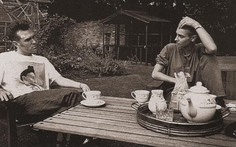 #Morrissey having tea with #SineadOConnor in 1991. Photo by #LinderSterling.

#SineadOConnorRIP