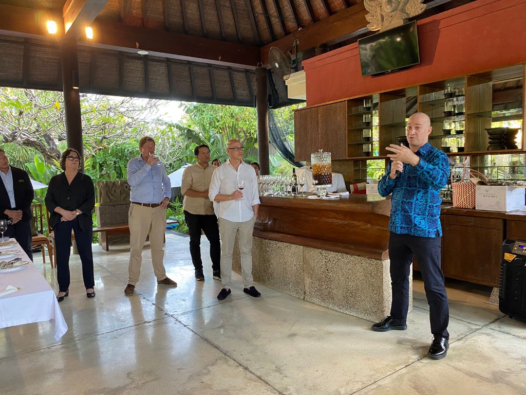 katalis_ia's tweet photo. Pleasure participating in a medical networking reception hosted by the Australian Consul-General in Bali Anthea Griffin, where Katalis shared our exciting work in the rapidly growing sector💡 @KonJenBali https://t.co/quX79MYFgk