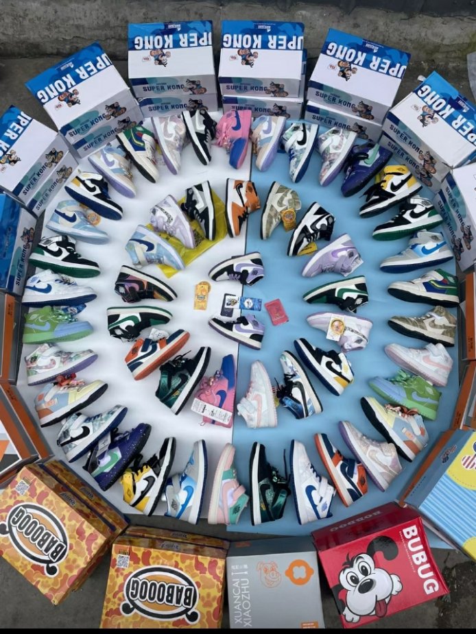 JoyKis22's tweet photo. Choice Colors Collections 👠👟
Kids shoes (Spider man, Jordan, Sandies, Air Force)
#KeepSmart👌
Whatsapp:+256-701794259 https://t.co/0dD2k30JhV