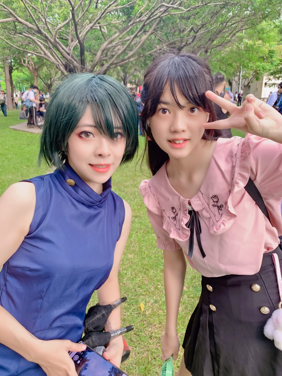 NiNiChe94429429's tweet photo. 上週WS46活動一開始超熱的!!(つД`)
結果4點過後下大雨
大家都躲到騎樓內躲雨 (然後又更熱了(倒在地上థ౪థ
幸好我有帶switch 嘿嘿!!
這樣就不無聊了(๑•̀ᄇ•́)و ✧
謝謝大家與我合照(*°ω°*ฅ)*
#WS46 #合照 #cosplay https://t.co/Tv6zW2e5U0