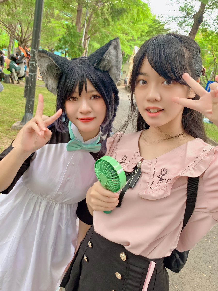 NiNiChe94429429's tweet photo. 上週WS46活動一開始超熱的!!(つД`)
結果4點過後下大雨
大家都躲到騎樓內躲雨 (然後又更熱了(倒在地上థ౪థ
幸好我有帶switch 嘿嘿!!
這樣就不無聊了(๑•̀ᄇ•́)و ✧
謝謝大家與我合照(*°ω°*ฅ)*
#WS46 #合照 #cosplay https://t.co/Tv6zW2e5U0