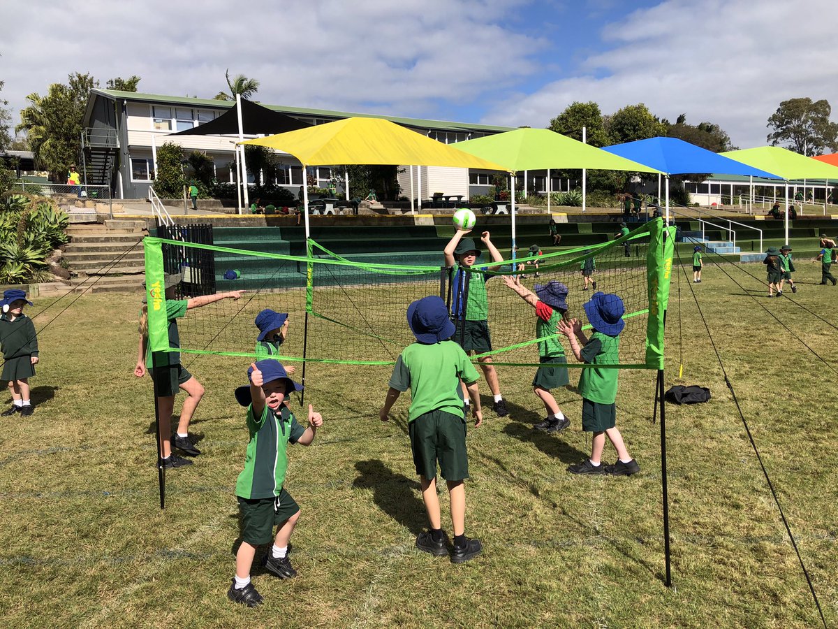 FernyHillsSS's tweet photo. Lunch times are interesting and engaging for Ferny Hills students. Today we had a performance in the Mall by our junior strings students and volleyball on the oval. Term 3 clubs will start next week. 😀👍🙌 https://t.co/nDfv9WhQGx