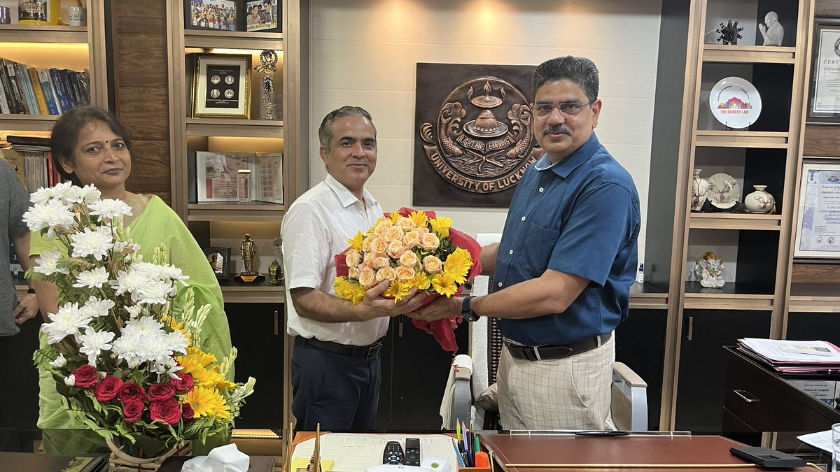 lkouniv's tweet image. Hon’ble Vice Chancellor Prof Alok Kumar Rai signed an MoU with INTACH, opening doors for research and internship opportunities for our library science students. 📚🔍 #Education #ResearchOpportunities #InternshipPrograms