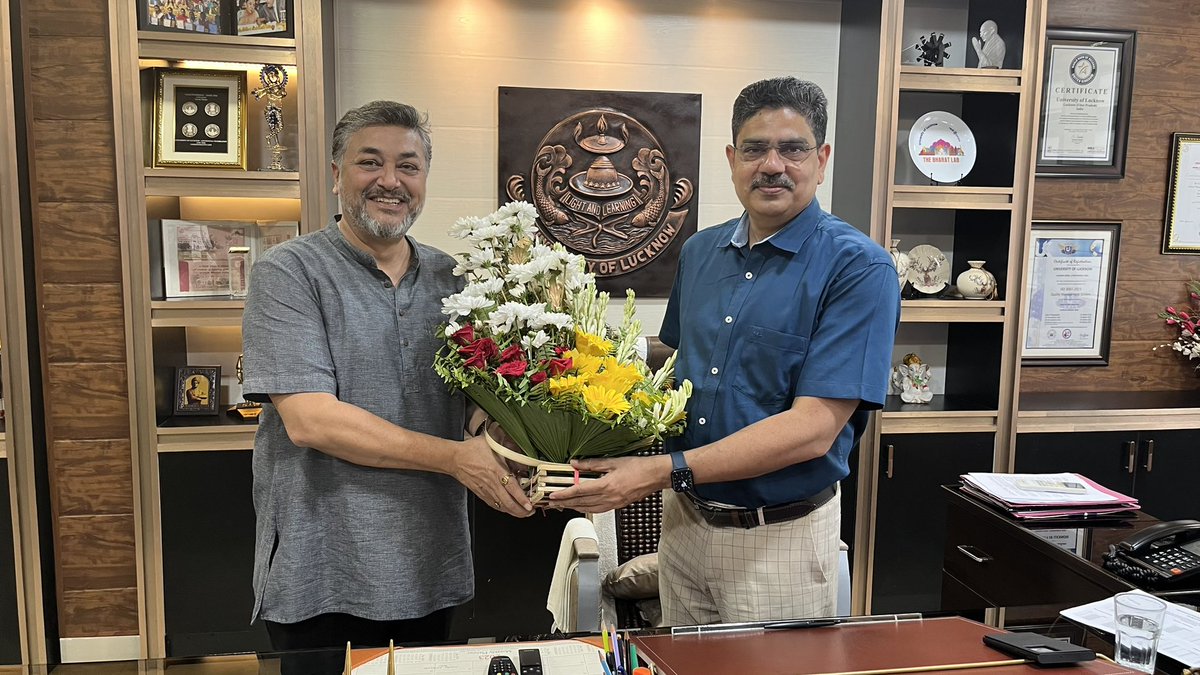 lkouniv's tweet image. Hon’ble Vice Chancellor Prof Alok Kumar Rai signed an MoU with INTACH, opening doors for research and internship opportunities for our library science students. 📚🔍 #Education #ResearchOpportunities #InternshipPrograms