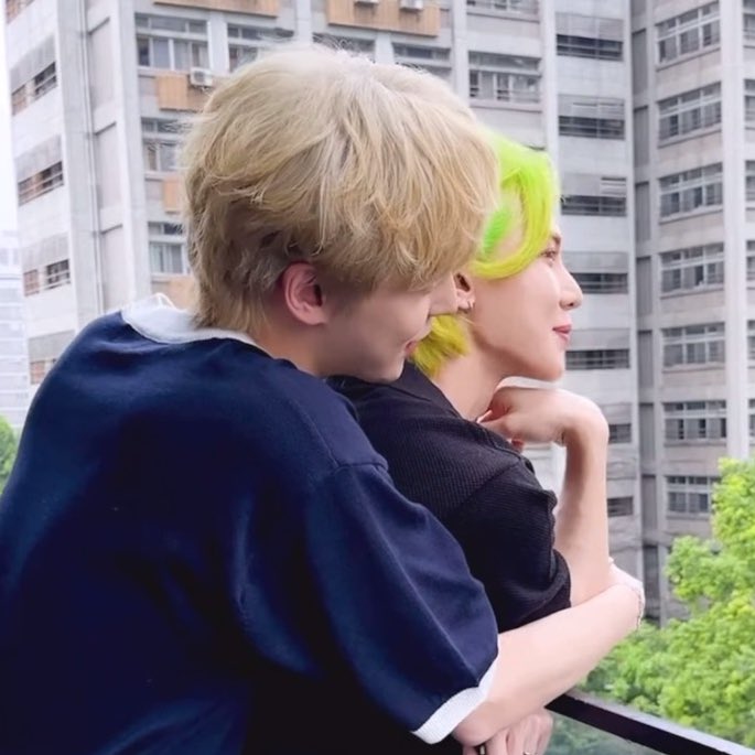 YEOTEEZx's tweet photo. NO STOP IT !!! HELLO THEYRE SO CUTE https://t.co/vjBr3FSGo8