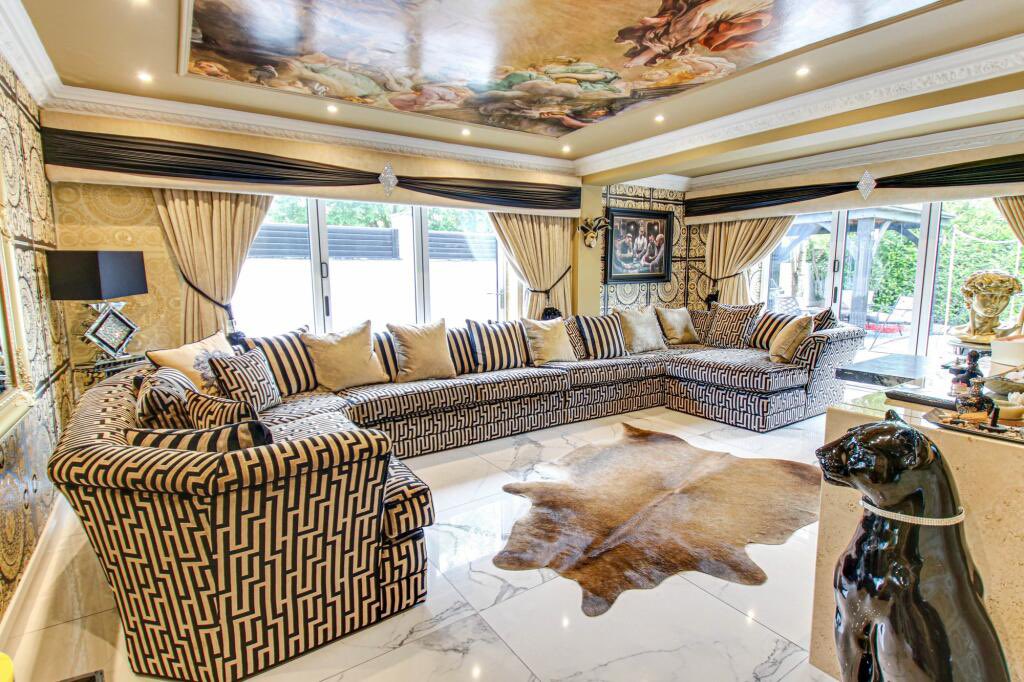 OnRightmove's tweet image. Tyson Fury’s house on Rightmove 👀. 

 Is this what being punched in the head on a daily basis does to you? 

#tysonfury #celebrityhouse #ukhousing