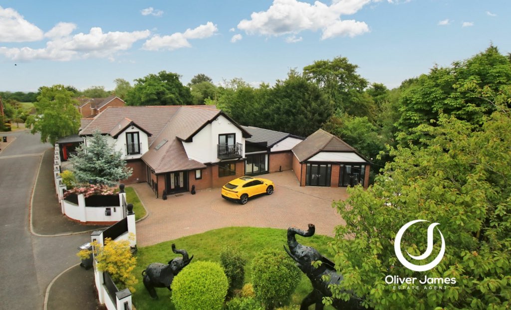 OnRightmove's tweet image. Tyson Fury’s house on Rightmove 👀. 

 Is this what being punched in the head on a daily basis does to you? 

#tysonfury #celebrityhouse #ukhousing