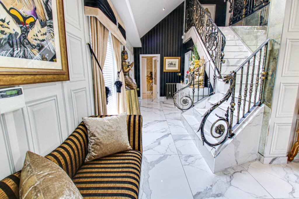 OnRightmove's tweet image. Tyson Fury’s house on Rightmove 👀. 

 Is this what being punched in the head on a daily basis does to you? 

#tysonfury #celebrityhouse #ukhousing