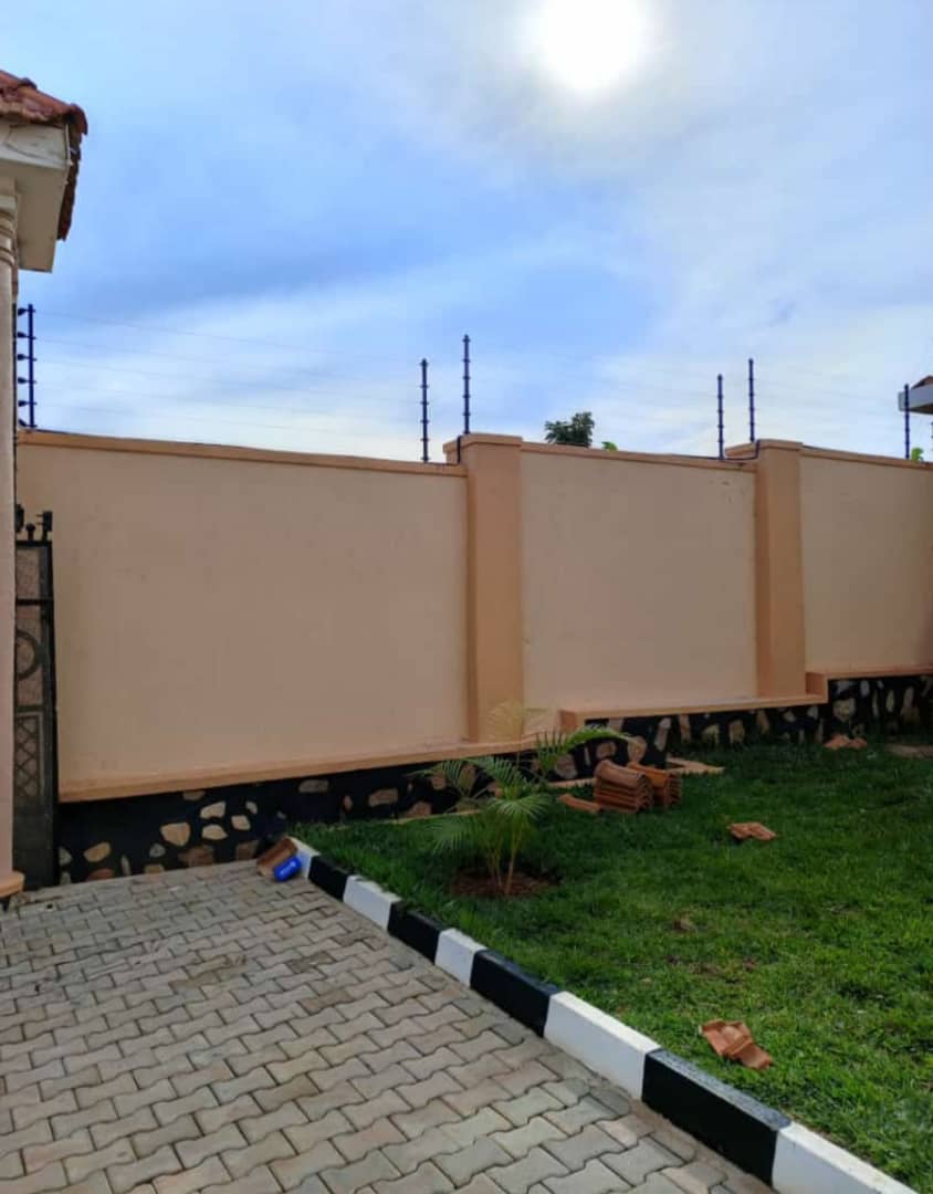 isbasystemsug's tweet photo. You can wait, but the thieves won't!
Secure your property with @isbasystemsug, our CCTV cameras,access control systems,razor wires among others will give you a peace of mind.
Call: 0773 021 881 / 0754 901 184 and get a quote today.
#SecuritySolutions #SafeProperty #ISBASystemsug https://t.co/LXUbCym09X