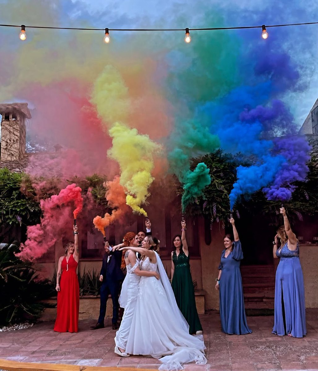 Sakewolf's tweet photo. Este fue de los mejores momentos de nuestra boda. Pelitos de punta! 🏳️‍🌈 https://t.co/Q2R8N5DzRO