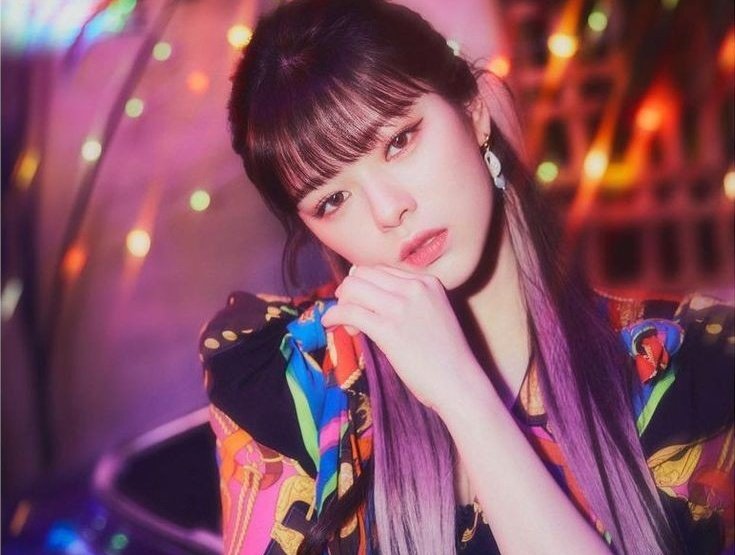 JYP Ent, Jeongyeon'un bir grupta yer almak için harika bir idol olduğunu düşünüyor. Yavaş ve istikrarlı durumlarda başarılı olan tiptir. Ancak, solo bir sanatçı olarak yeteneklerine güvenmiyorlar gibi görünüyor. Onlara göre, bir grupta olması en iyisi. 

#TWICE #kpopprediction