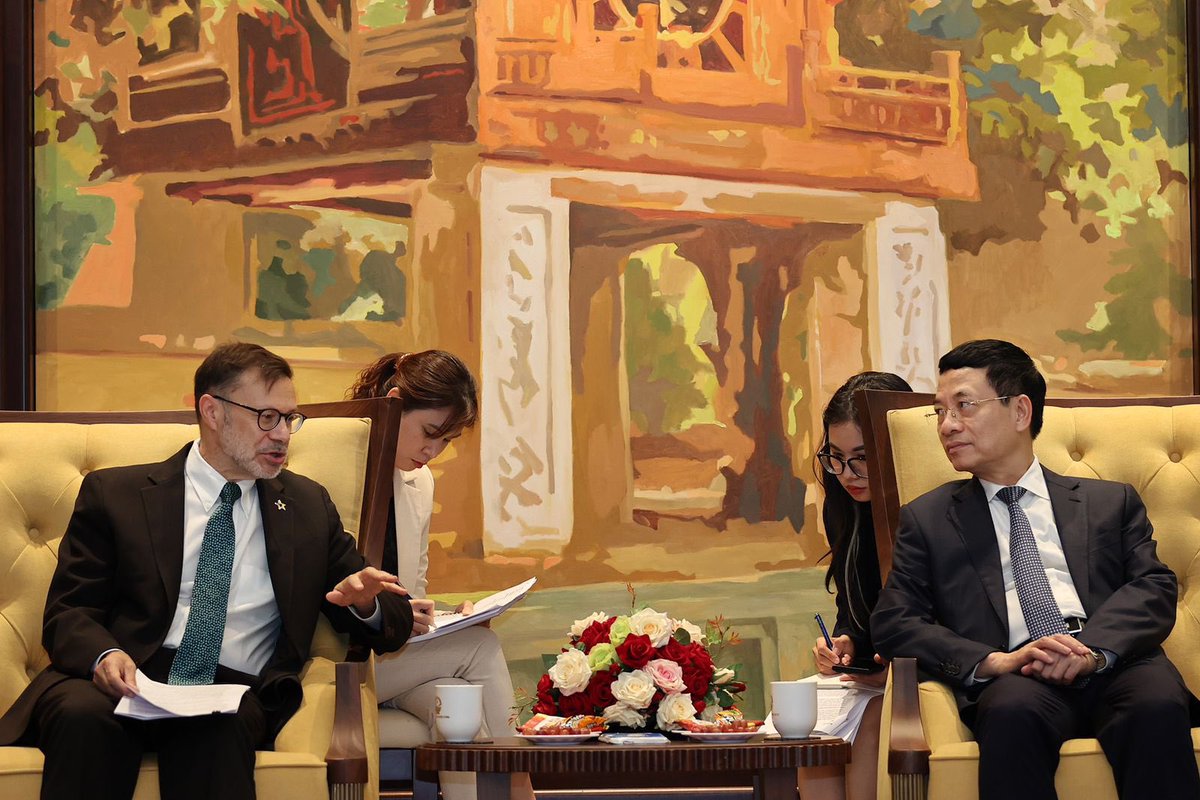 AusAmbVN's tweet photo. Digital transformation has rapidly moved to the top of Vietnam’s development agenda. Minister of Information &amp; Communications, HE Nguyen Minh Hung will visit 🇦🇺 to discuss our digital cooperation. (Did I mention Hung was educated at Sydney Uni + UNSW + UTS?) 🎓 @DTA https://t.co/PQ9XUgy7H3