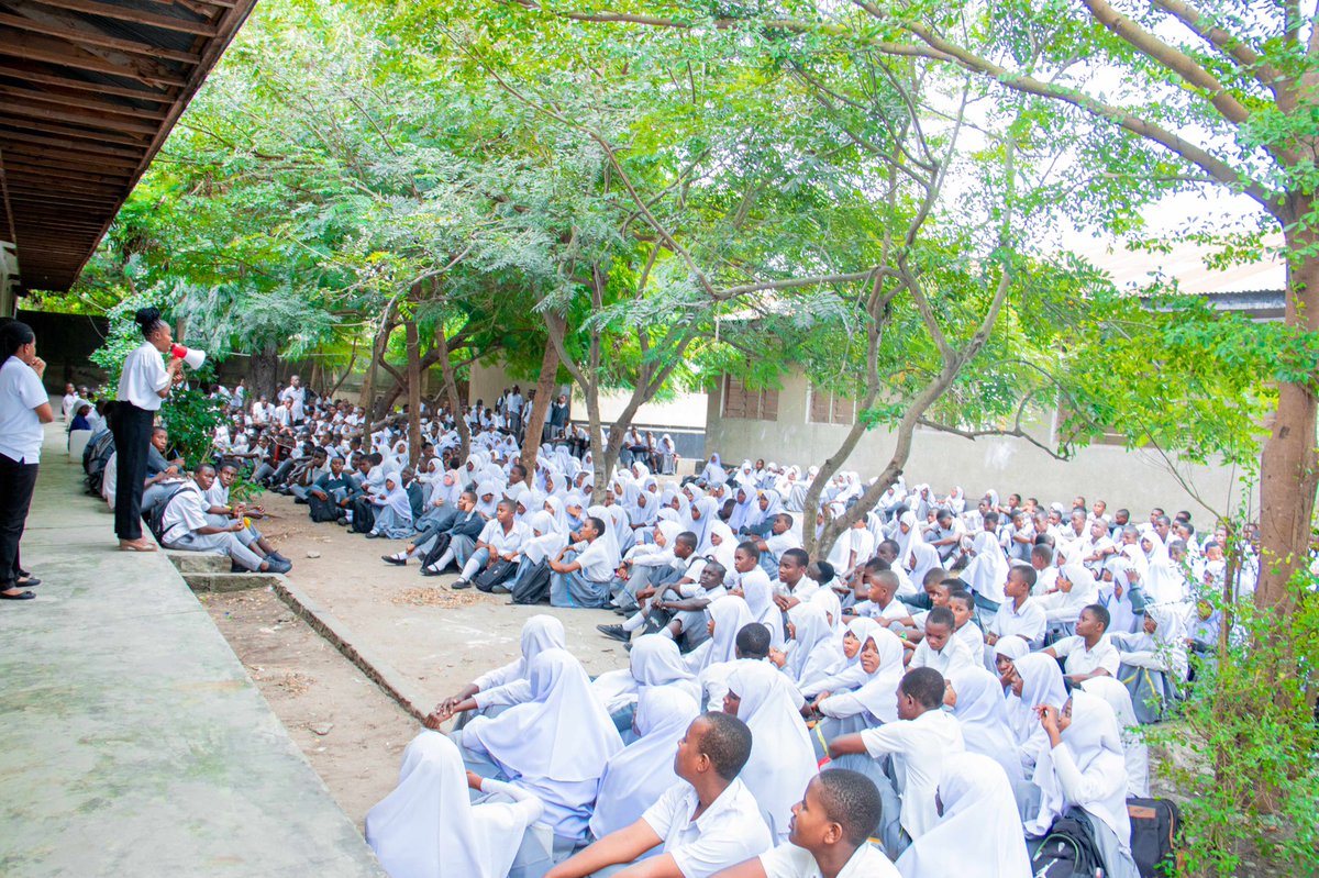 WYVFoundation's tweet photo. 📌26 July 

In Commemoration of World Day against Trafficking in Persons 2023,WYVFoundation provided awareness and education on  Human Trafficking and Gender Based Violence to students of Kurasini Secondary School,at Temeke-Dar es salaam.
#TIPDay2023 https://t.co/nlByKBBryz