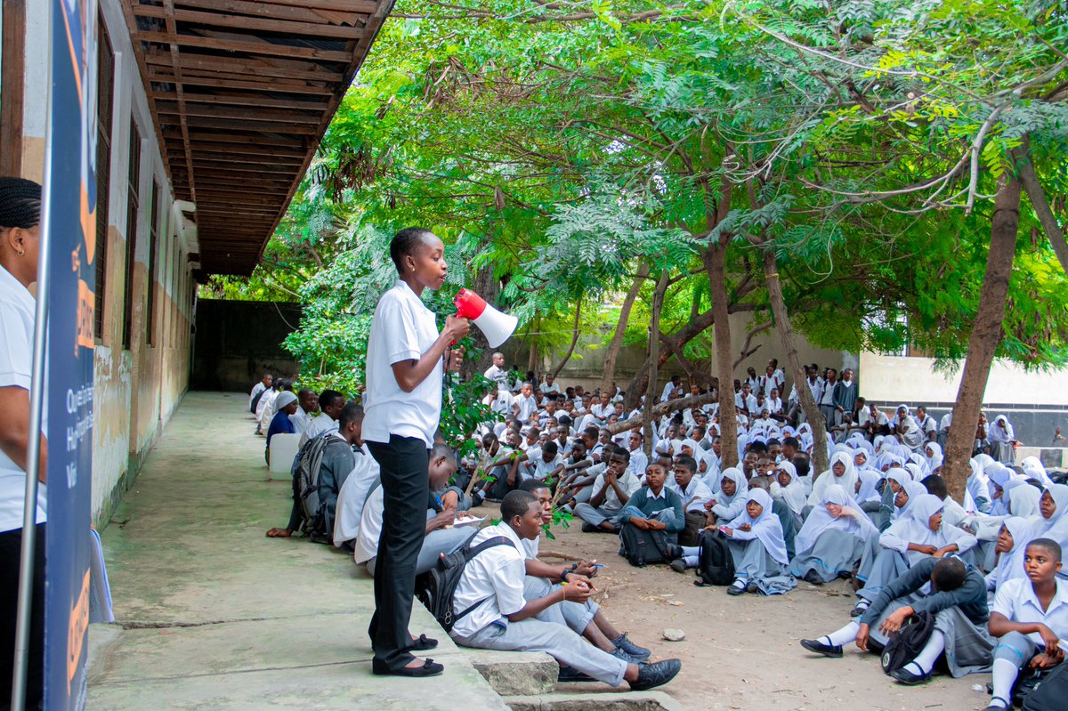 WYVFoundation's tweet photo. 📌26 July 

In Commemoration of World Day against Trafficking in Persons 2023,WYVFoundation provided awareness and education on  Human Trafficking and Gender Based Violence to students of Kurasini Secondary School,at Temeke-Dar es salaam.
#TIPDay2023 https://t.co/nlByKBBryz