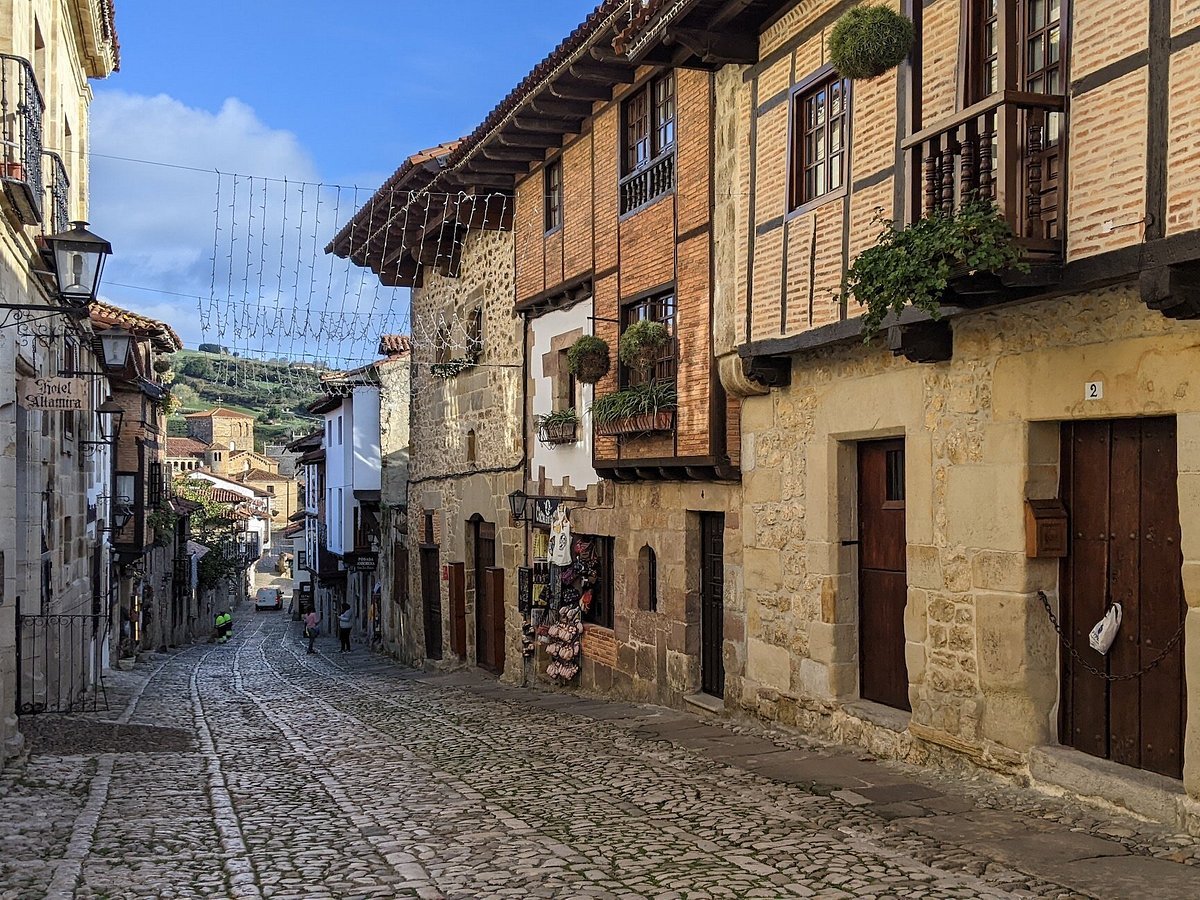 LosPueblosmbe's tweet photo. Hoy desde uno de los principales portales inmobiliarios para franceses que desean invertir en España, recomiendan los 111 pueblos de la red para desarrollar nuevos negocios. La asociación existe en Francia desde 1982, y son conocedores de su potencial turístico y económico. https://t.co/80w2QhD4Ro